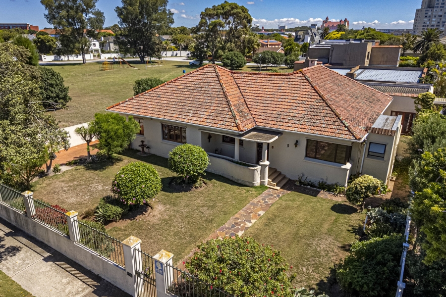 4 Bedroom Property for Sale in Summerstrand Eastern Cape